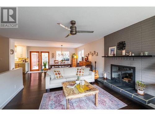 1745 Ridgewood Road, Nelson, BC - Indoor Photo Showing Living Room With Fireplace