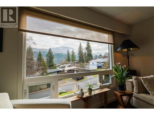 1745 Ridgewood Road, Nelson, BC - Indoor