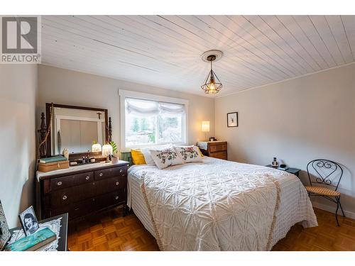 1745 Ridgewood Road, Nelson, BC - Indoor Photo Showing Bedroom