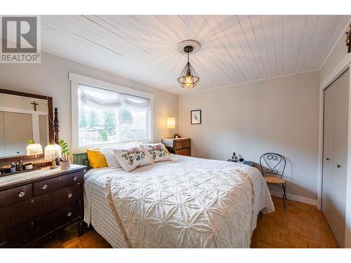 1745 Ridgewood Road, Nelson, BC - Indoor Photo Showing Bedroom