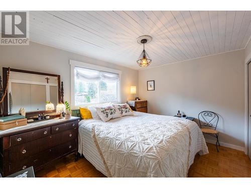 1745 Ridgewood Road, Nelson, BC - Indoor Photo Showing Bedroom