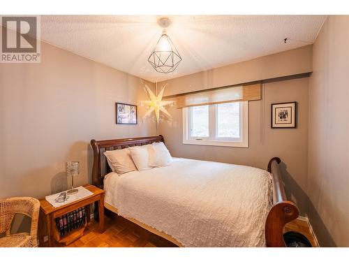 1745 Ridgewood Road, Nelson, BC - Indoor Photo Showing Bedroom