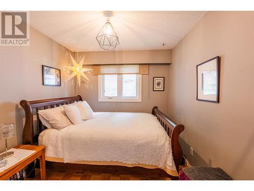 1745 Ridgewood Road, Nelson, BC - Indoor Photo Showing Bedroom