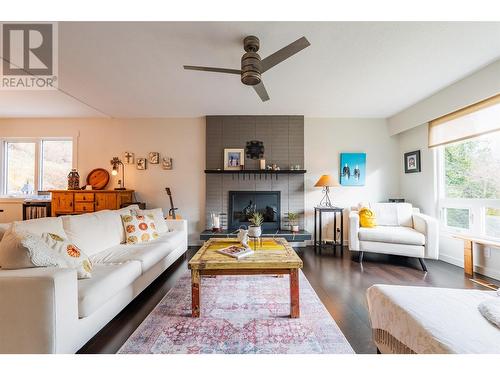 1745 Ridgewood Road, Nelson, BC - Indoor Photo Showing Living Room With Fireplace