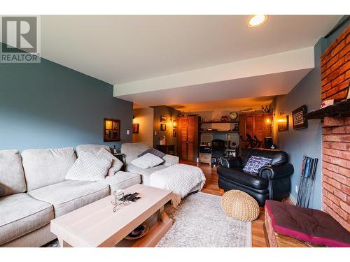 1745 Ridgewood Road, Nelson, BC - Indoor Photo Showing Living Room