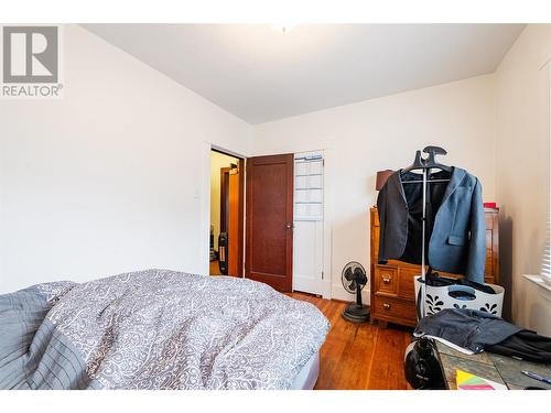 220-222 Vernon Street, Nelson, BC - Indoor Photo Showing Bedroom