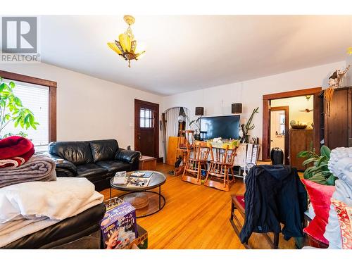 220-222 Vernon Street, Nelson, BC - Indoor Photo Showing Living Room