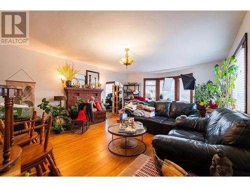 220-222 Vernon Street, Nelson, BC - Indoor Photo Showing Living Room