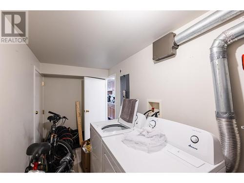 220-222 Vernon Street, Nelson, BC - Indoor Photo Showing Laundry Room