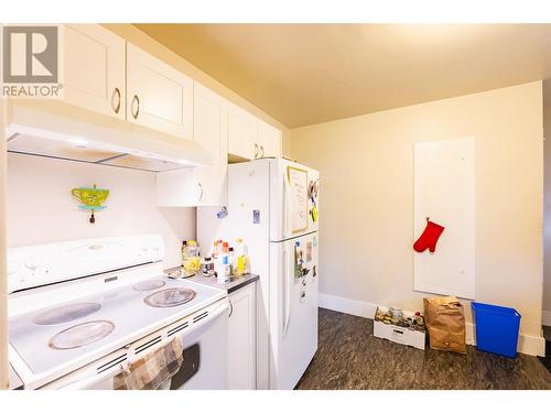 220-222 Vernon Street, Nelson, BC - Indoor Photo Showing Kitchen