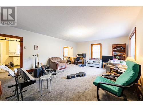 220-222 Vernon Street, Nelson, BC - Indoor Photo Showing Living Room