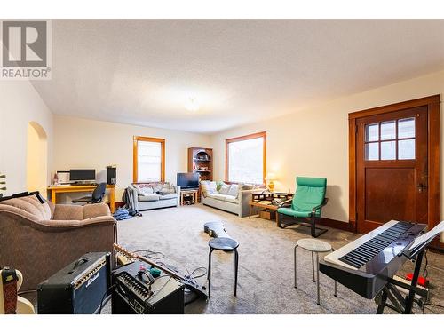 220-222 Vernon Street, Nelson, BC - Indoor Photo Showing Living Room