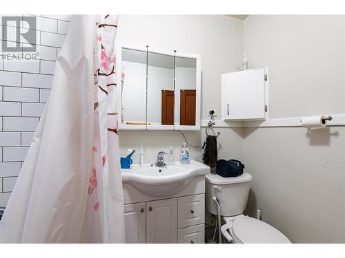 220-222 Vernon Street, Nelson, BC - Indoor Photo Showing Bathroom