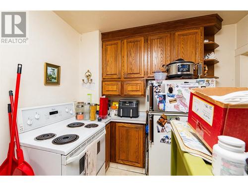 220-222 Vernon Street, Nelson, BC - Indoor Photo Showing Kitchen