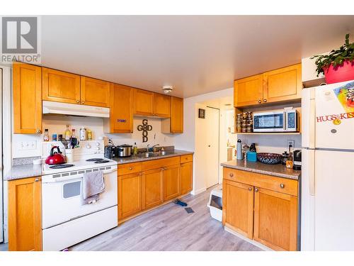 220-222 Vernon Street, Nelson, BC - Indoor Photo Showing Kitchen With Double Sink