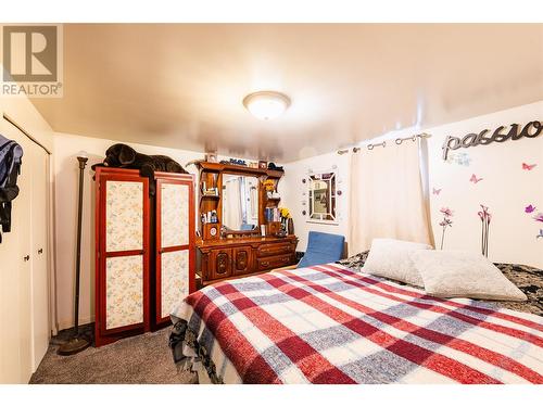 220-222 Vernon Street, Nelson, BC - Indoor Photo Showing Bedroom