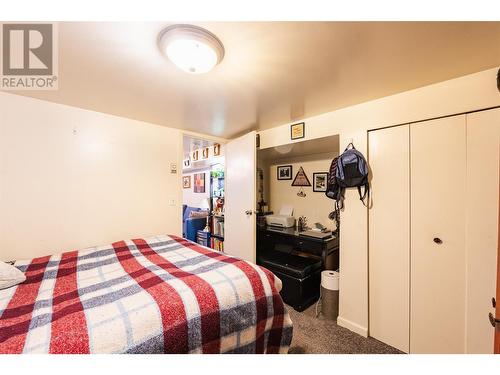 220-222 Vernon Street, Nelson, BC - Indoor Photo Showing Bedroom