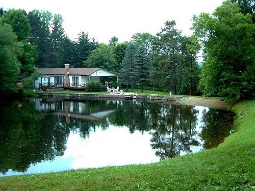 Exterior - 35 Rue Academy, Sutton, QC - Outdoor With Body Of Water