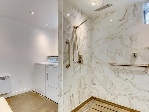 Laundry room - 35 Rue Academy, Sutton, QC - Indoor Photo Showing Bathroom