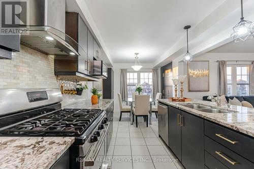 41 Betterton Crescent, Brampton, ON - Indoor Photo Showing Kitchen With Double Sink With Upgraded Kitchen