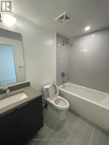 3523 - 2031 Kennedy Road, Toronto, ON - Indoor Photo Showing Bathroom