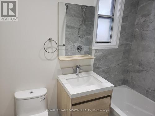 2Nd Apt - 2875 Dufferin Street, Toronto, ON - Indoor Photo Showing Bathroom