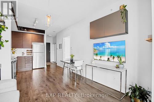 609 - 68 Merton Street, Toronto, ON - Indoor Photo Showing Kitchen