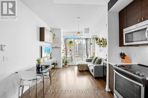 609 - 68 Merton Street, Toronto, ON - Indoor Photo Showing Kitchen