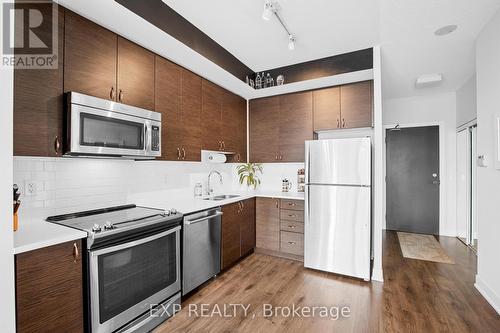 609 - 68 Merton Street, Toronto, ON - Indoor Photo Showing Kitchen