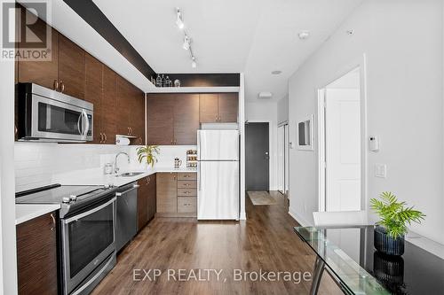 609 - 68 Merton Street, Toronto, ON - Indoor Photo Showing Kitchen