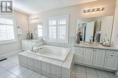 39 Lampman Crescent, Brampton, ON - Indoor Photo Showing Bathroom