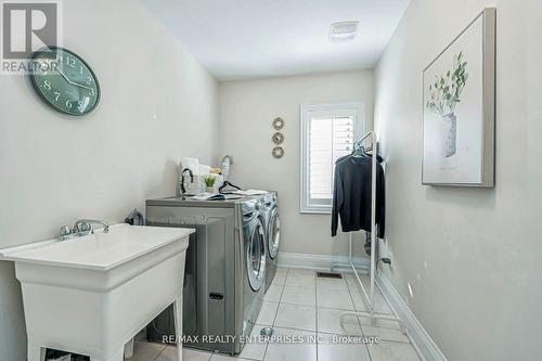 39 Lampman Crescent, Brampton, ON - Indoor Photo Showing Laundry Room