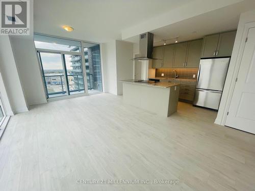 1014 - 10 Gatineau Drive, Vaughan, ON - Indoor Photo Showing Kitchen