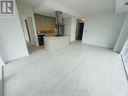 1014 - 10 Gatineau Drive, Vaughan, ON - Indoor Photo Showing Kitchen