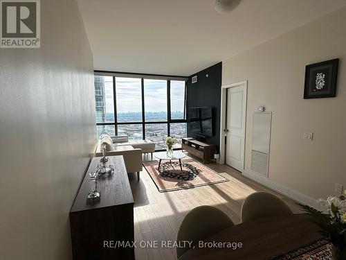 2809 - 2916 Highway 7 Road, Vaughan, ON - Indoor Photo Showing Living Room