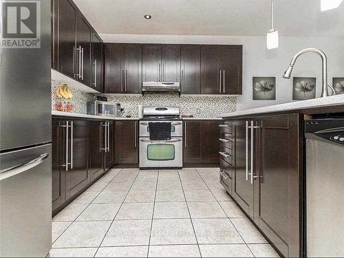 23 Alice Springs Crescent, Brampton, ON - Indoor Photo Showing Kitchen With Upgraded Kitchen