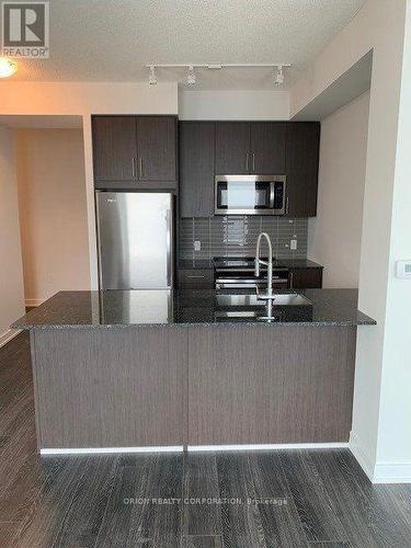 2518 - 4055 Parkside Village Drive, Mississauga, ON - Indoor Photo Showing Kitchen