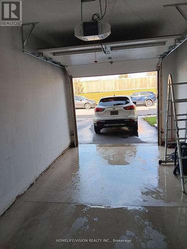 36 Jayla Lane, West Lincoln, ON - Indoor Photo Showing Garage