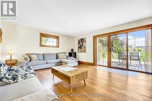 6398 Orchard Avenue, Niagara Falls, ON - Indoor Photo Showing Living Room