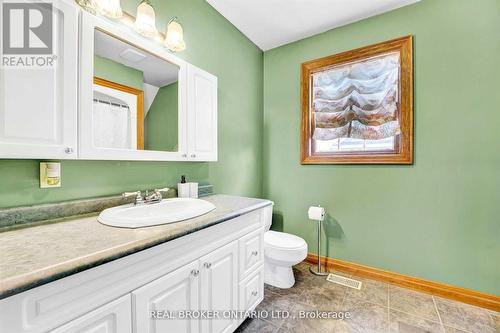 6398 Orchard Avenue, Niagara Falls, ON - Indoor Photo Showing Bathroom