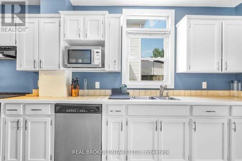 6398 Orchard Avenue, Niagara Falls, ON - Indoor Photo Showing Kitchen With Double Sink