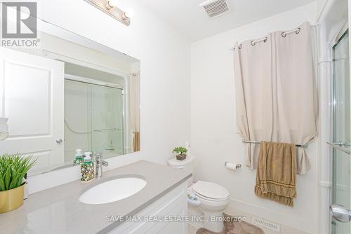 1427 Twilite Boulevard, London, ON - Indoor Photo Showing Bathroom