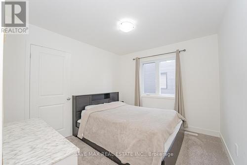 1427 Twilite Boulevard, London, ON - Indoor Photo Showing Bedroom