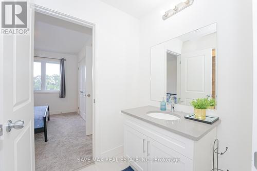 1427 Twilite Boulevard, London, ON - Indoor Photo Showing Bathroom