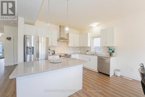 1427 Twilite Boulevard, London, ON - Indoor Photo Showing Kitchen With Stainless Steel Kitchen With Upgraded Kitchen