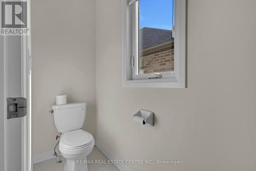 58 Mary Watson Street, North Dumfries, ON - Indoor Photo Showing Bathroom