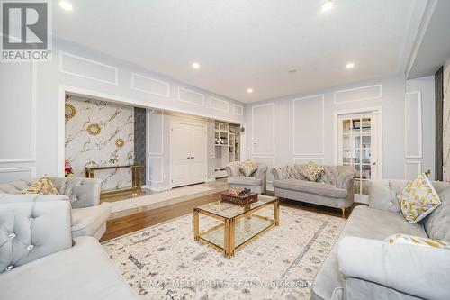 203 Beechborough Crescent, East Gwillimbury, ON - Indoor Photo Showing Living Room