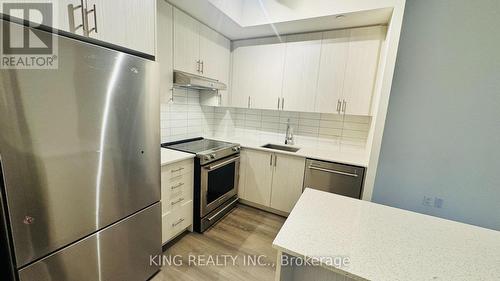 420 - 9000 Jane Street, Vaughan, ON - Indoor Photo Showing Kitchen With Stainless Steel Kitchen With Upgraded Kitchen