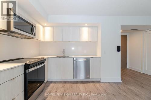 403 - 10 Eva Road, Toronto, ON - Indoor Photo Showing Kitchen