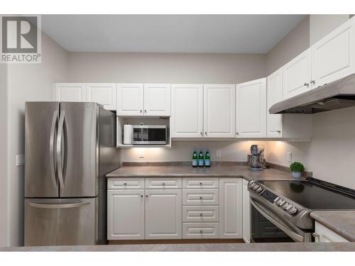 1950 Durnin Road Unit# 408, Kelowna, BC - Indoor Photo Showing Kitchen